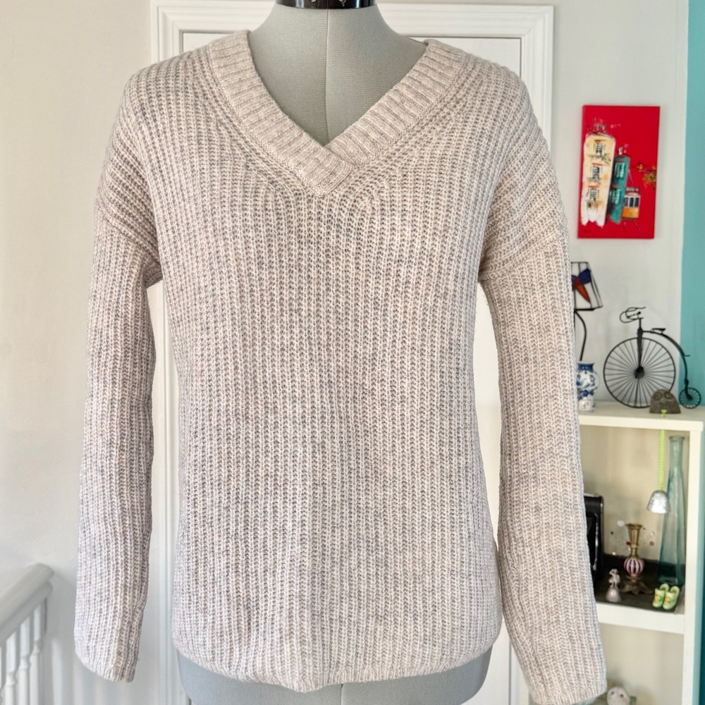 BANANA REPUBLIC Alpaca/Wool Blend V-neck Boxy Sweater (size S)
